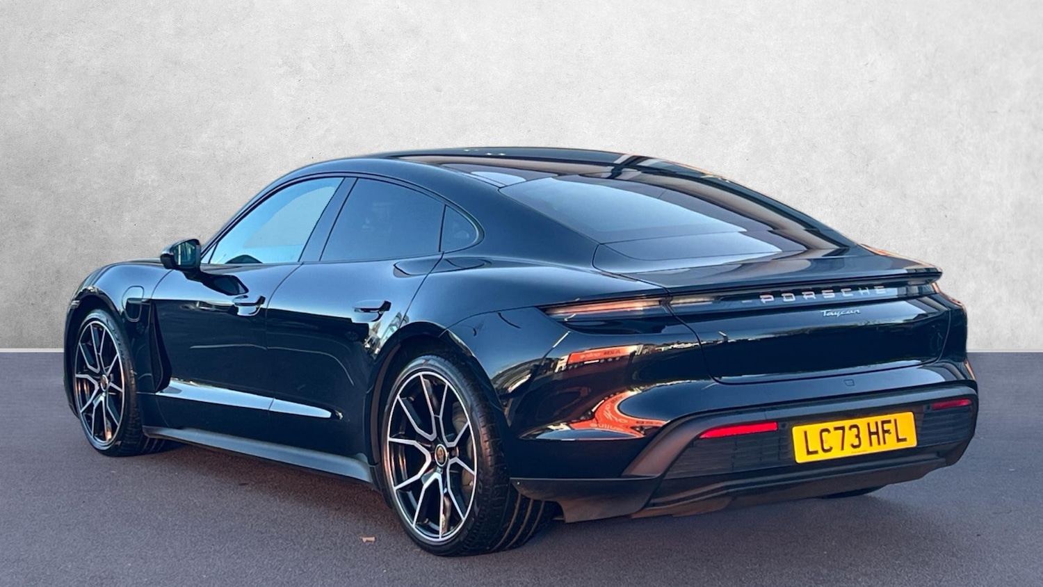 Used Porsche Taycan 2023 for sale - 77189173: Photo 2