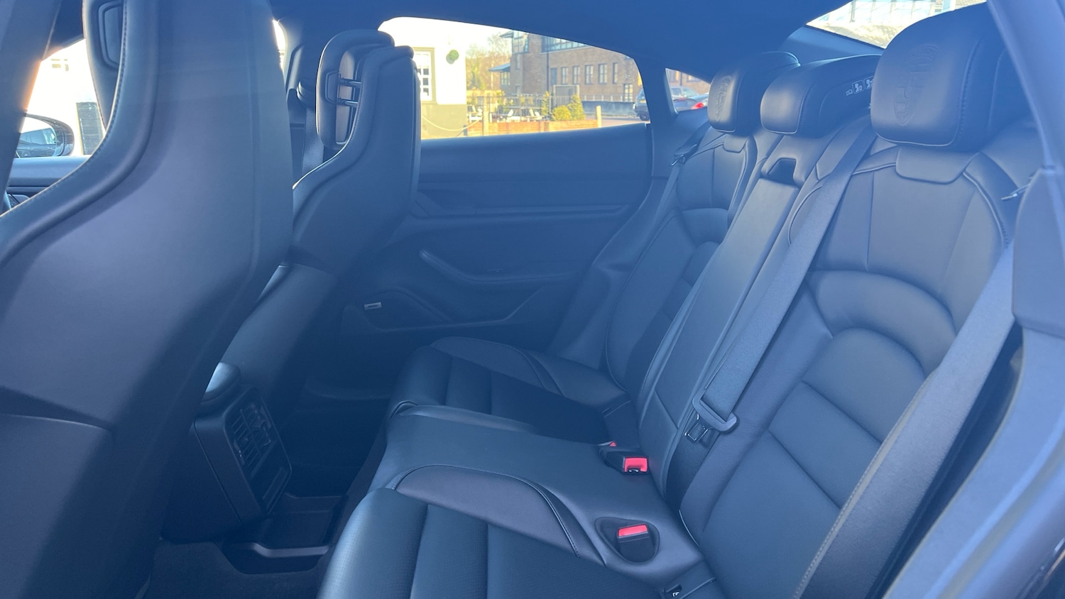 Used Porsche Taycan 2023 for sale - 77189173: Photo 4