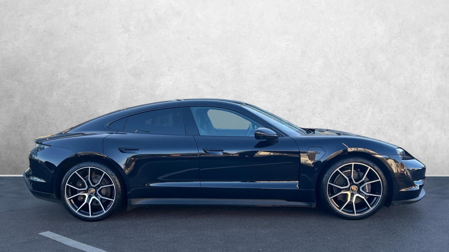 Used Porsche Taycan 2023 for sale - 77189173: Photo 5