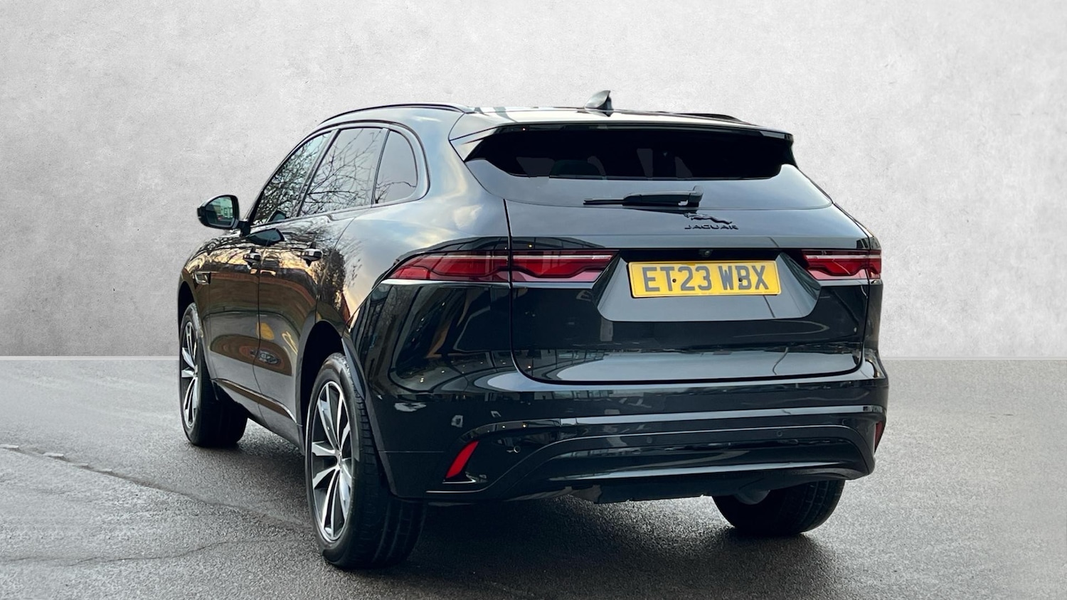 Used Jaguar F-Pace 2023 for sale - 77107556: Photo 2