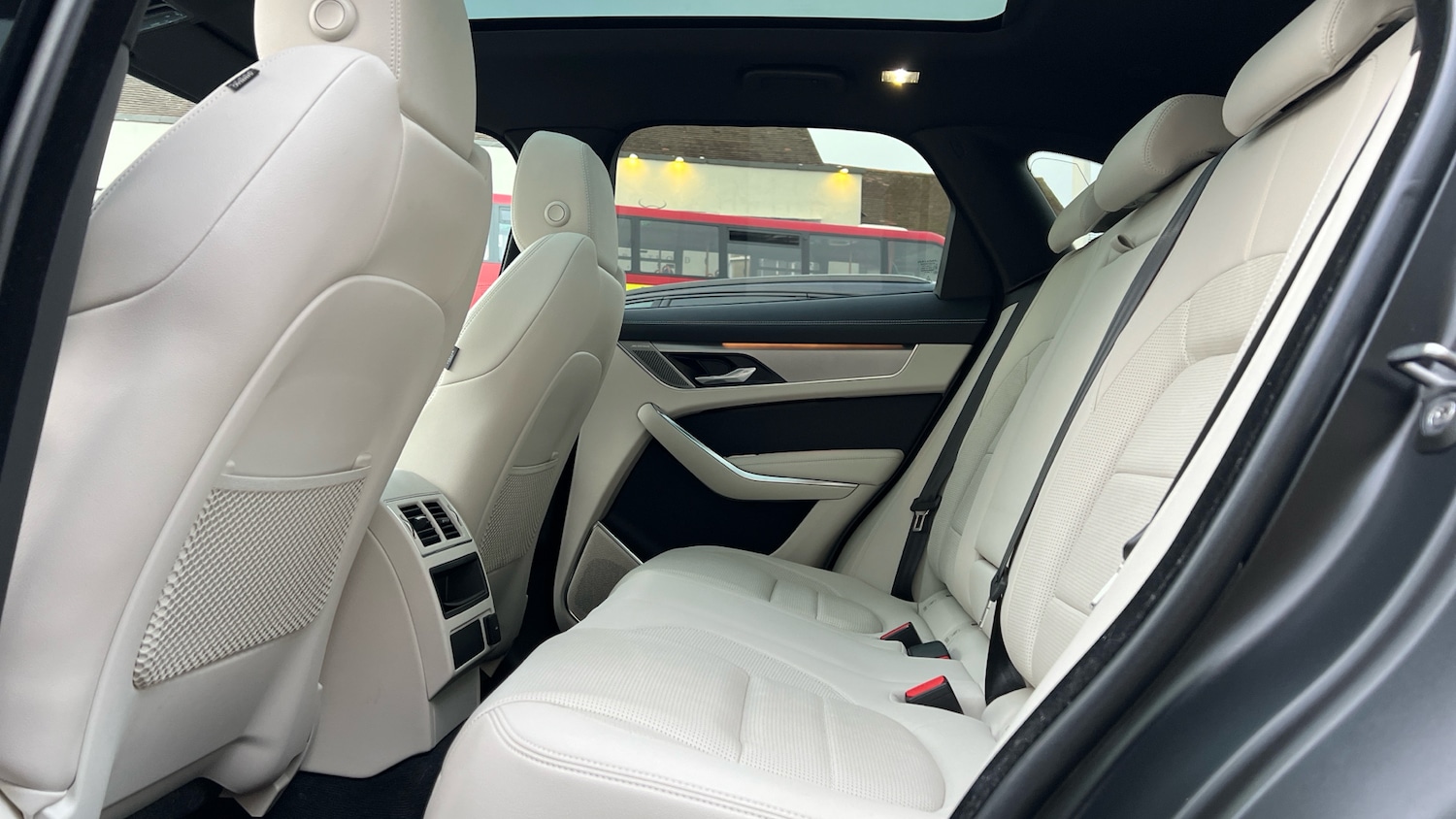 Used Jaguar F-Pace 2023 for sale - 77107556: Photo 4