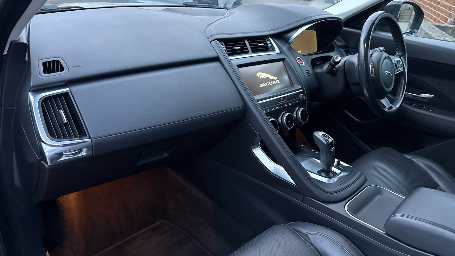 Used Jaguar E-Pace 2018 for sale - 76482779: Photo 23