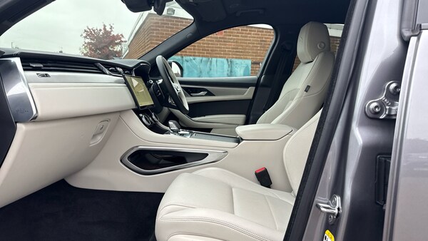 Used Jaguar F-Pace 2023 for sale - 76281295: Photo 3