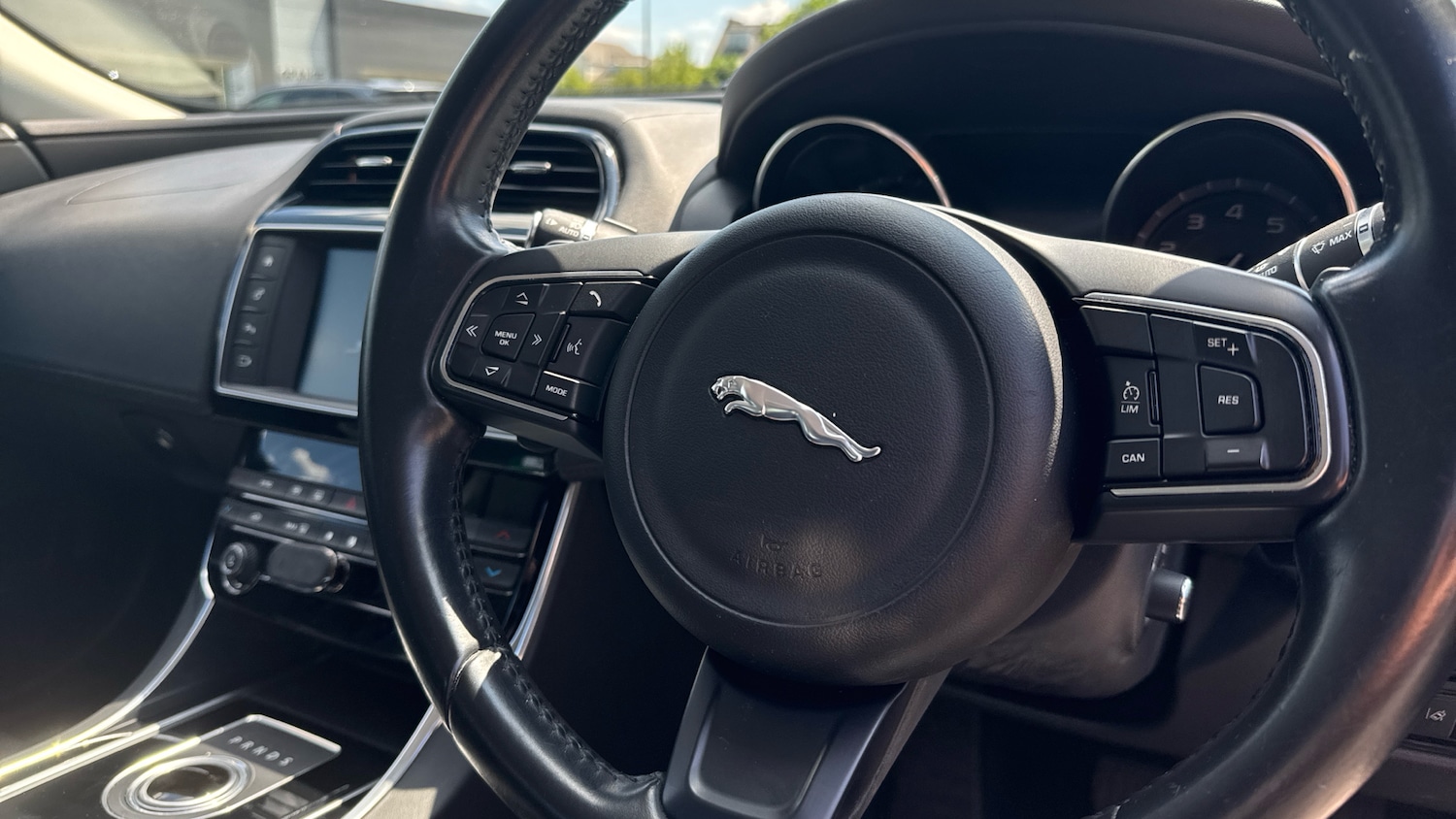 Used Jaguar XE 2015 for sale - 76106997: Photo 10