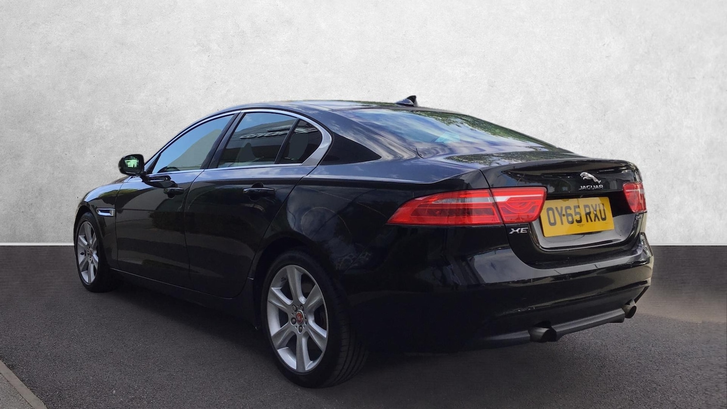 Used Jaguar XE 2015 for sale - 76106997: Photo 2