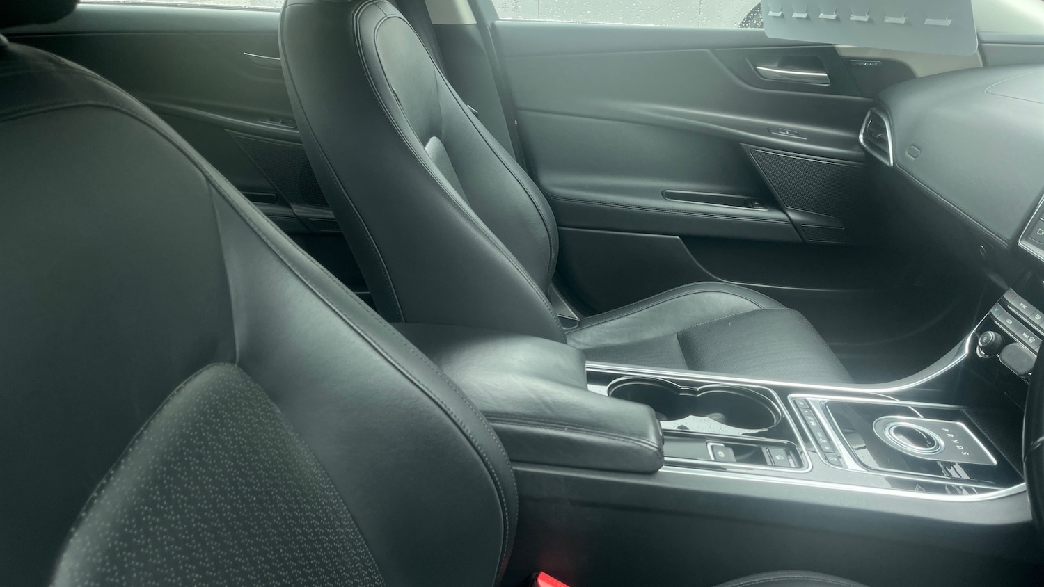 Used Jaguar XE 2015 for sale - 76106997: Photo 21