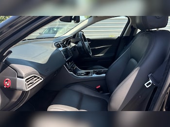 Used Jaguar XE 2015 for sale - 76106997: Photo