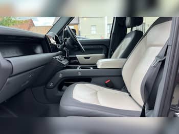 Used Land Rover Defender 2023 for sale - 79765854: Photo