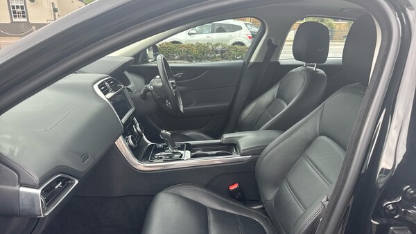 Used Jaguar XE 2020 for sale - 74563199: Photo 3