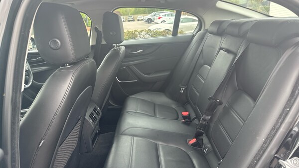 Used Jaguar XE 2020 for sale - 74563199: Photo 4
