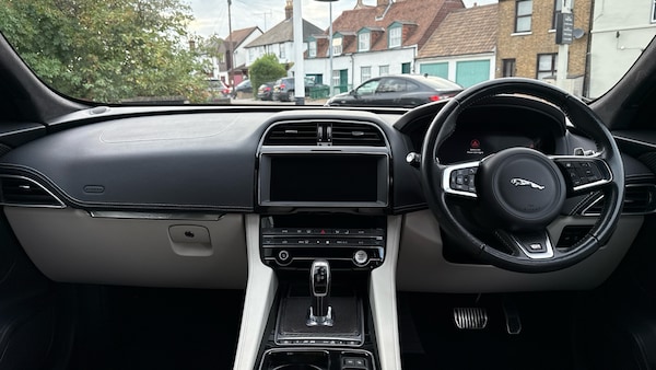 Used Jaguar F-Pace 2020 for sale - 76257941: Photo 9