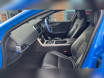 Used Jaguar XE 2020 for sale - 75962781: Photo
