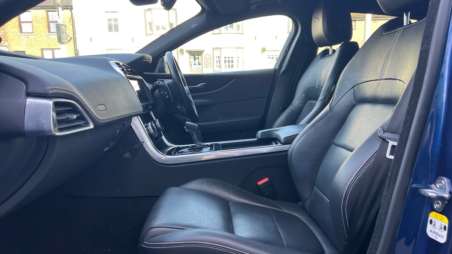 Used Jaguar XE for sale - 77721118: Photo 3