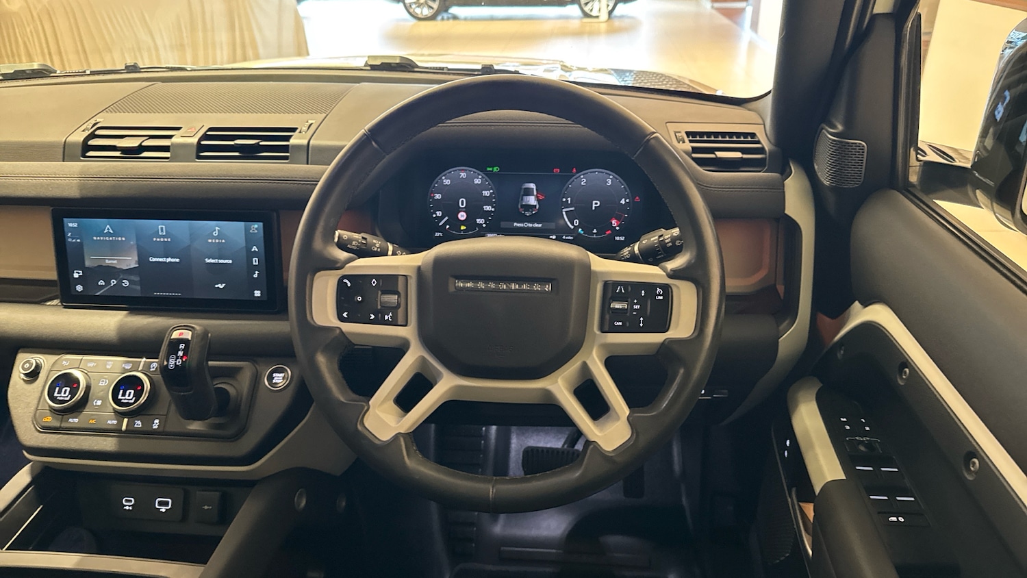 Used Land Rover Defender 2022 for sale - 76699590: Photo 15