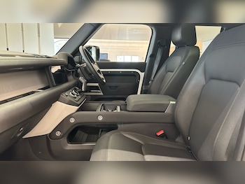 Used Land Rover Defender 2022 for sale - 76699590: Photo