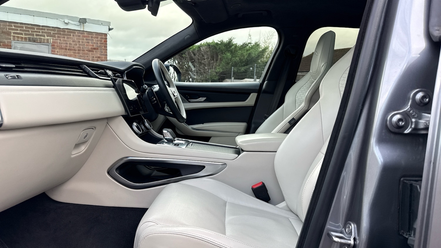 Used Jaguar F-Pace for sale - 76864116: Photo 3