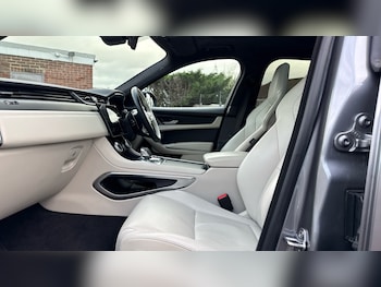 Used Jaguar F-Pace 2024 for sale - 76864116: Photo