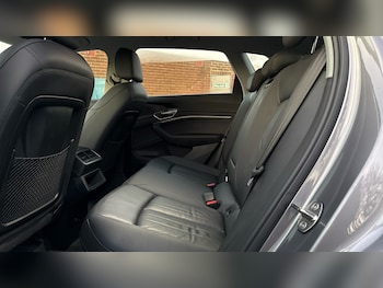 Used Audi e-tron 2021 for sale - 77008001: Photo