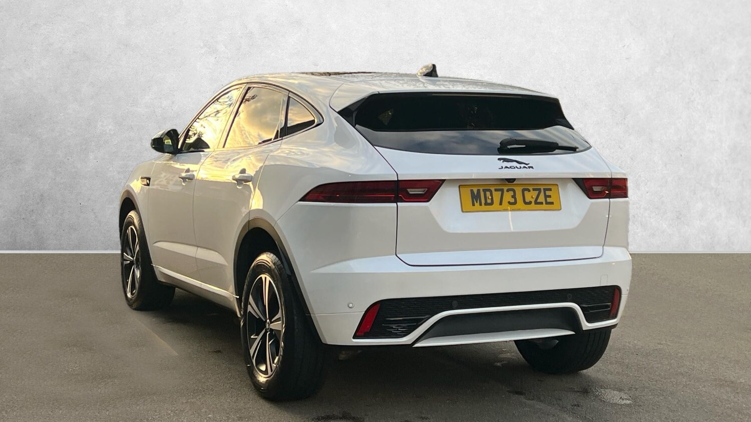 Used Jaguar E-Pace 2023 for sale - 76618462: Photo 2