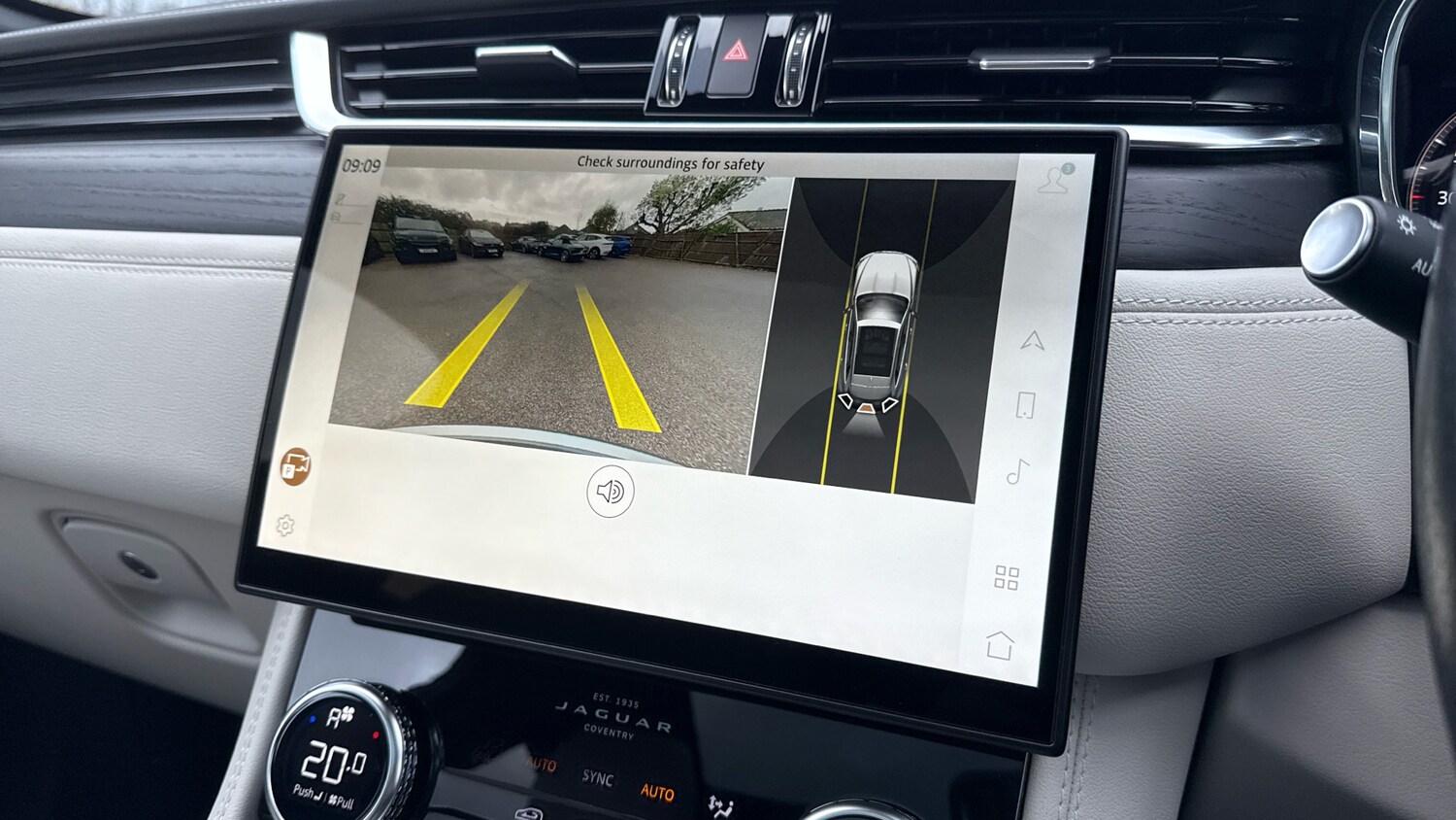 Used Jaguar F-Pace 2023 for sale - 76536409: Photo 12