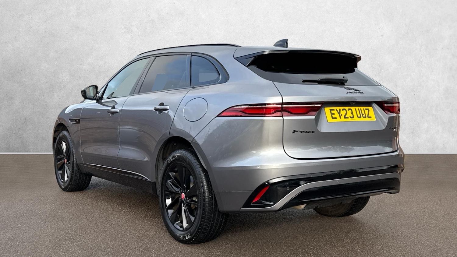 Used Jaguar F-Pace 2023 for sale - 76536409: Photo 2