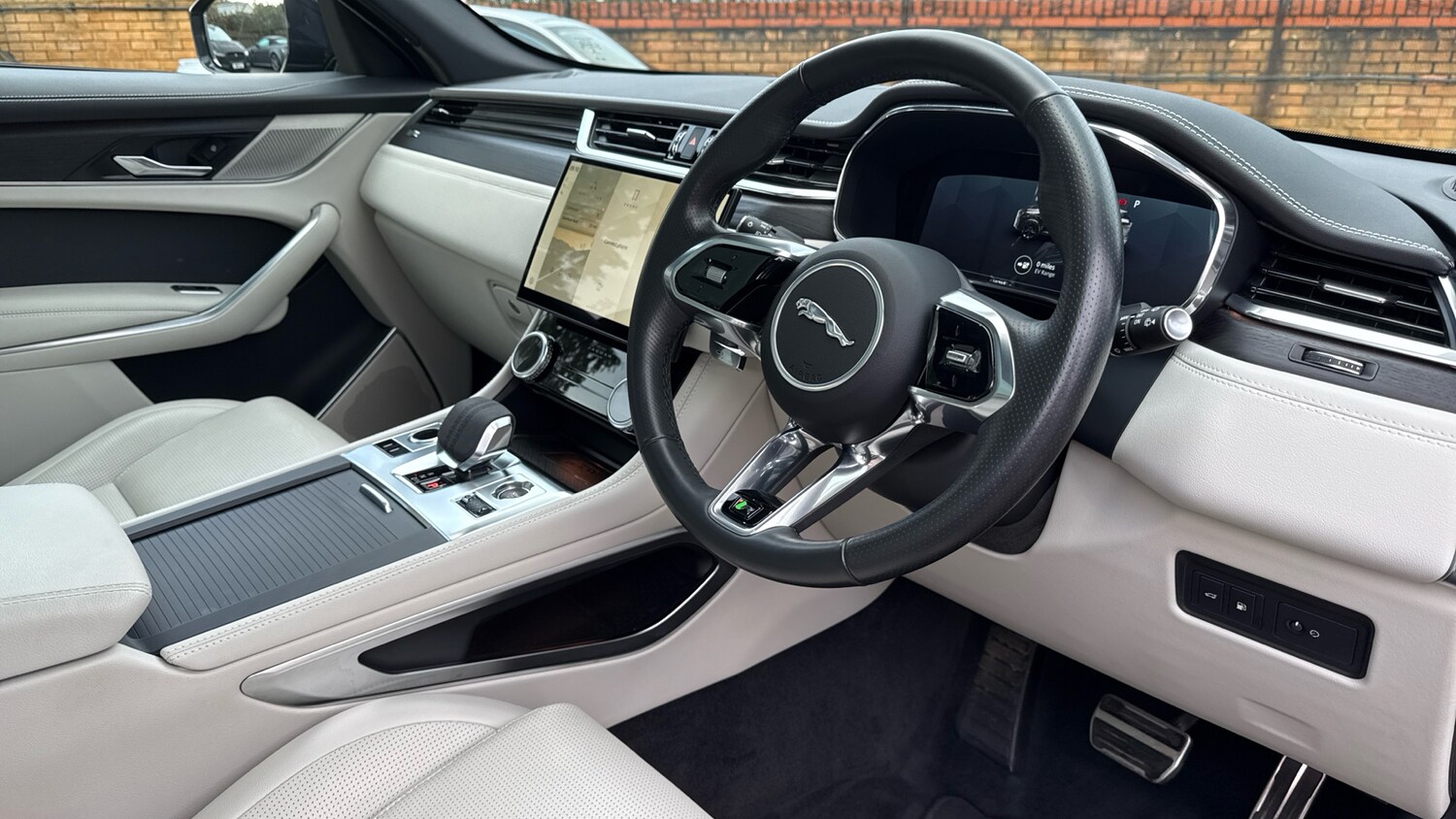 Used Jaguar F-Pace 2023 for sale - 76536409: Photo 22