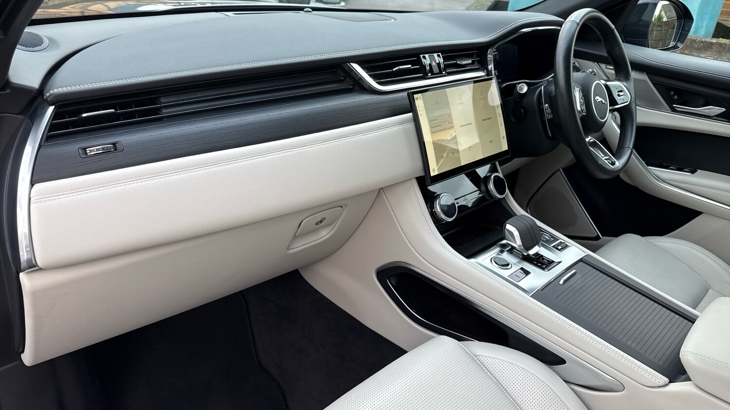 Used Jaguar F-Pace 2023 for sale - 76536409: Photo 23