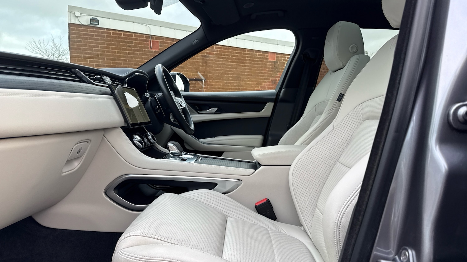 Used Jaguar F-Pace 2023 for sale - 76536409: Photo 3