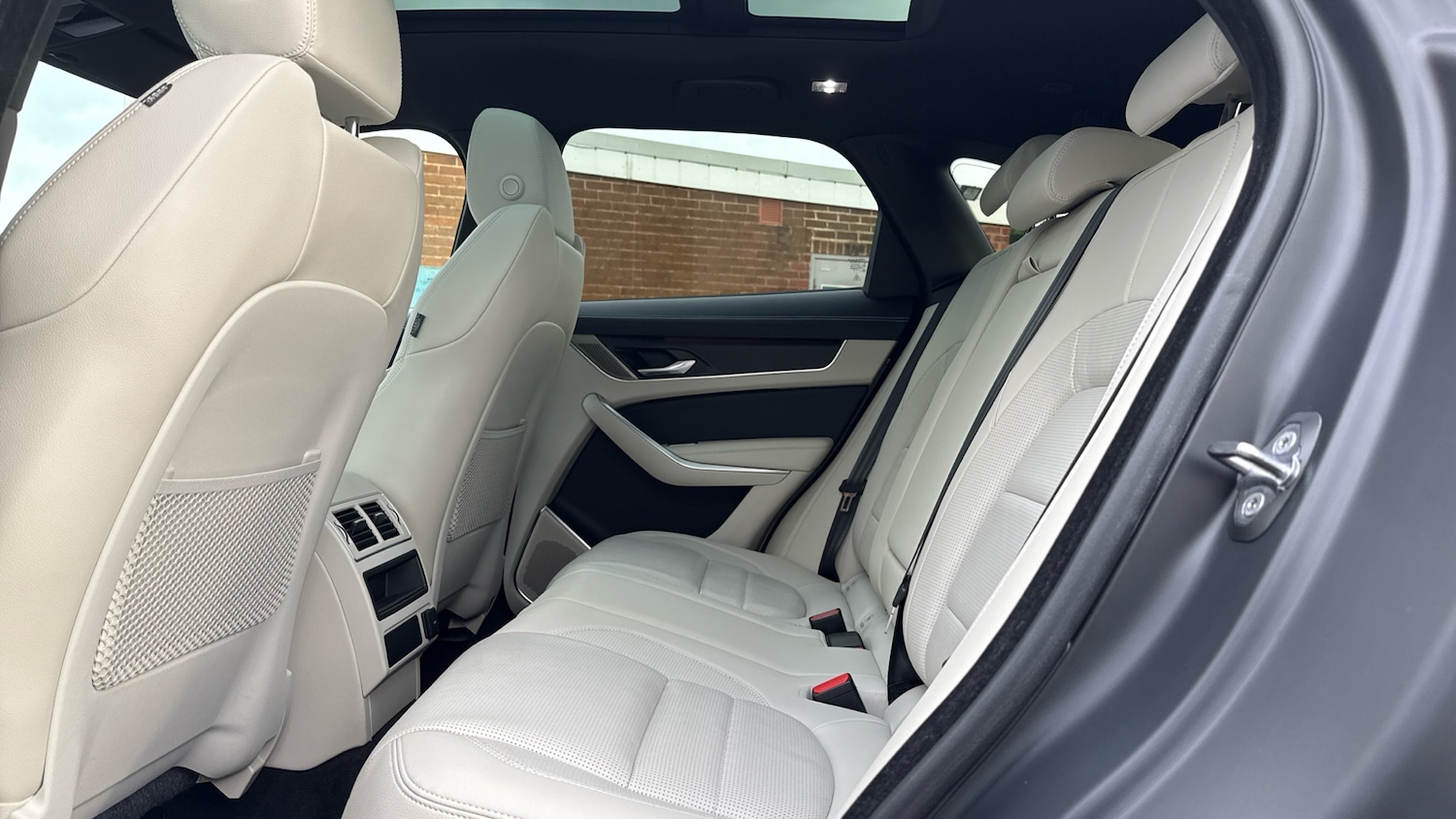 Used Jaguar F-Pace 2023 for sale - 76536409: Photo 4