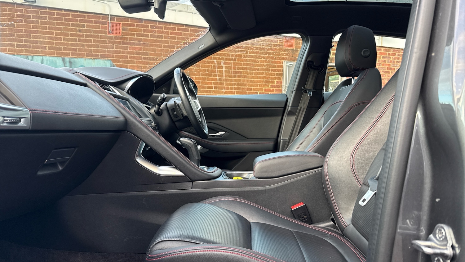 Used Jaguar E-Pace 2020 for sale - 76627656: Photo 3