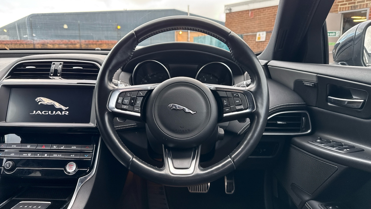 Used Jaguar XE 2019 for sale - 76687035: Photo 15