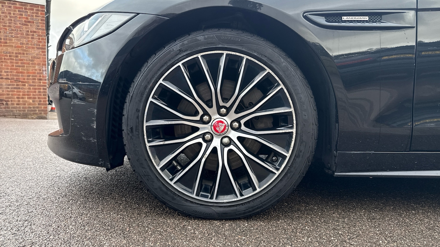 Used Jaguar XE 2019 for sale - 76687035: Photo 25