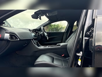 Used Jaguar XE 2019 for sale - 76687035: Photo