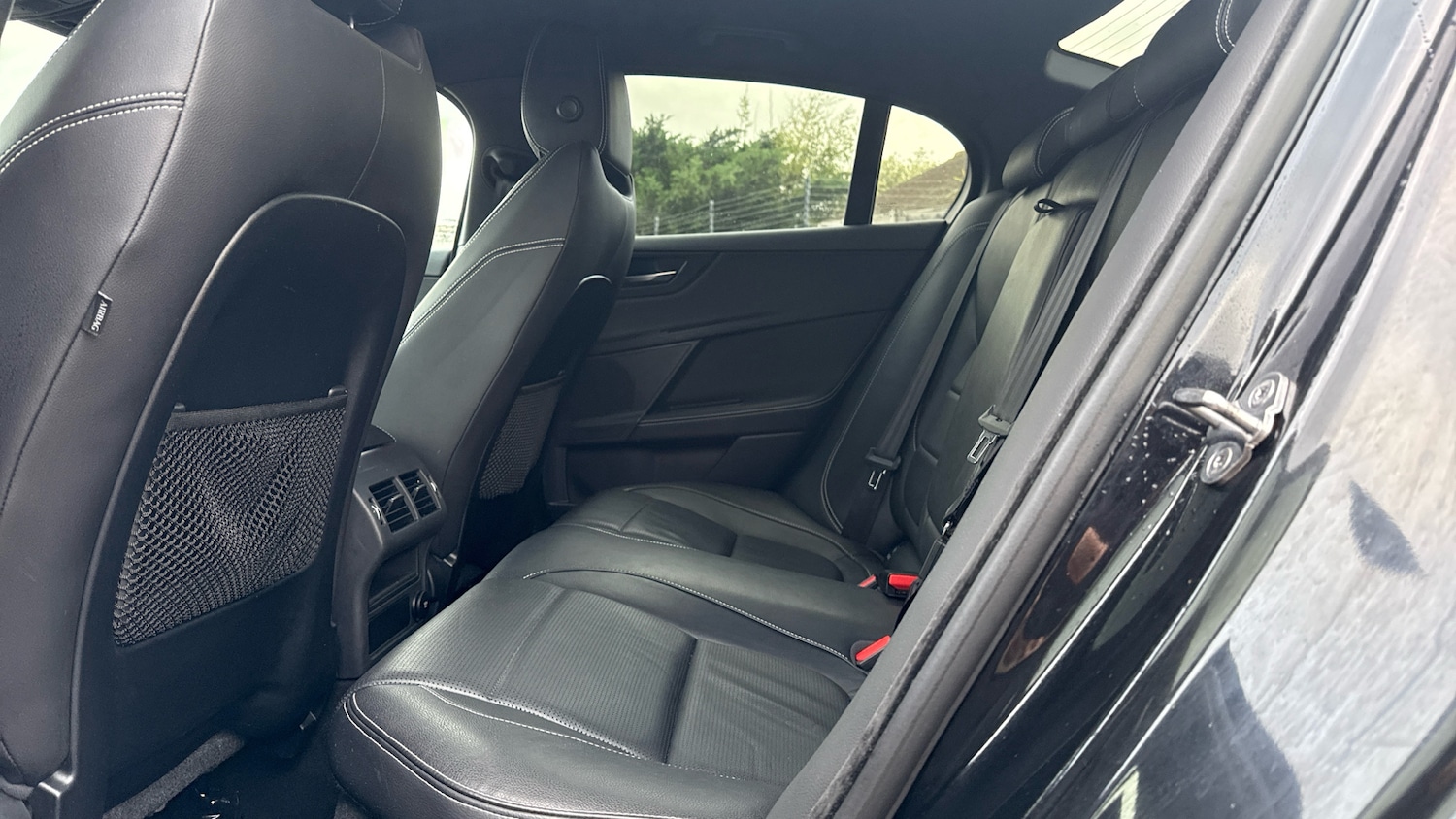 Used Jaguar XE 2019 for sale - 76687035: Photo 4