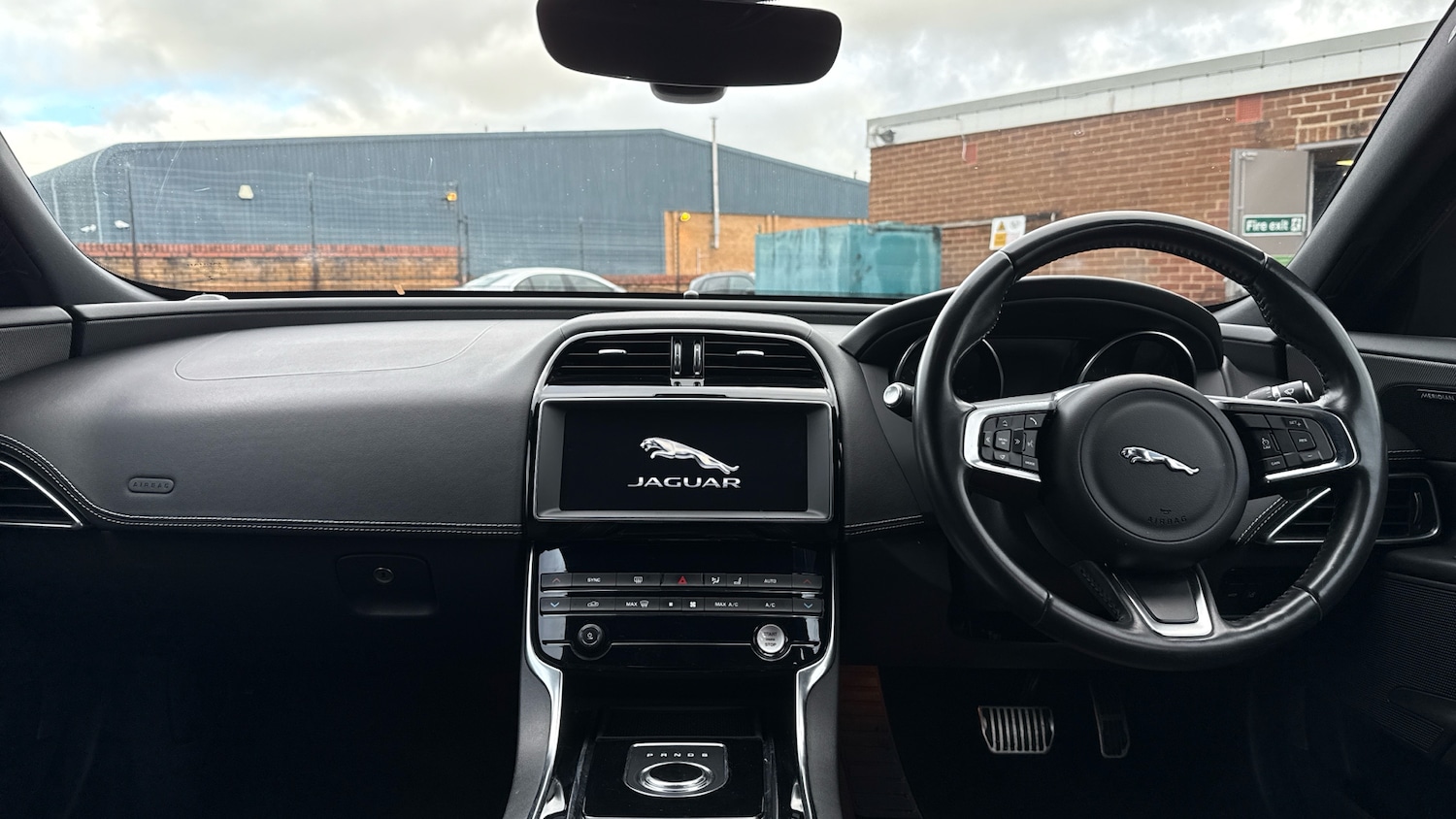 Used Jaguar XE 2019 for sale - 76687035: Photo 9