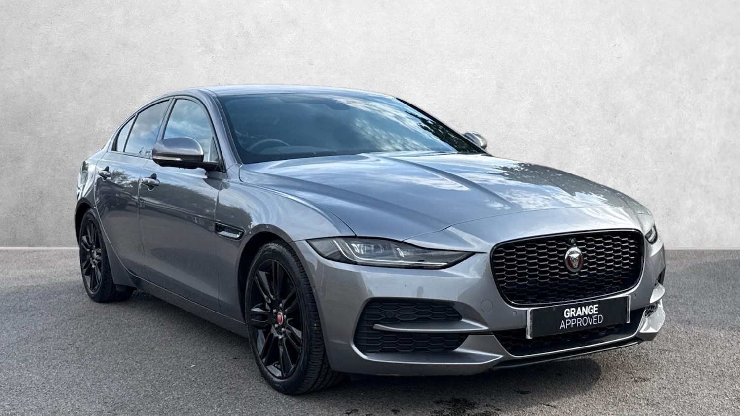 Used Jaguar XE 2021 for sale - 76119575: Photo 1