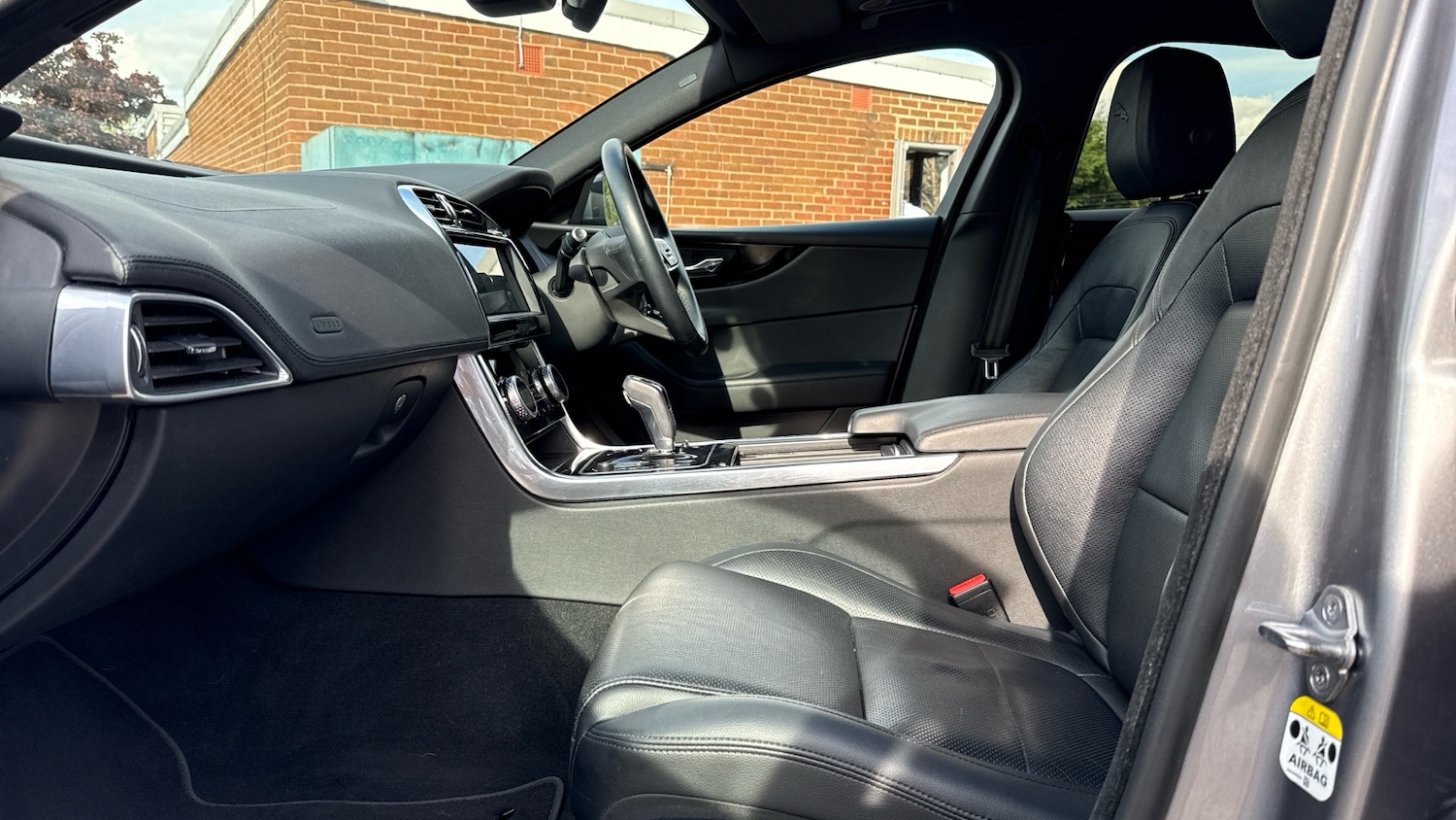 Used Jaguar XE 2021 for sale - 76119575: Photo 3
