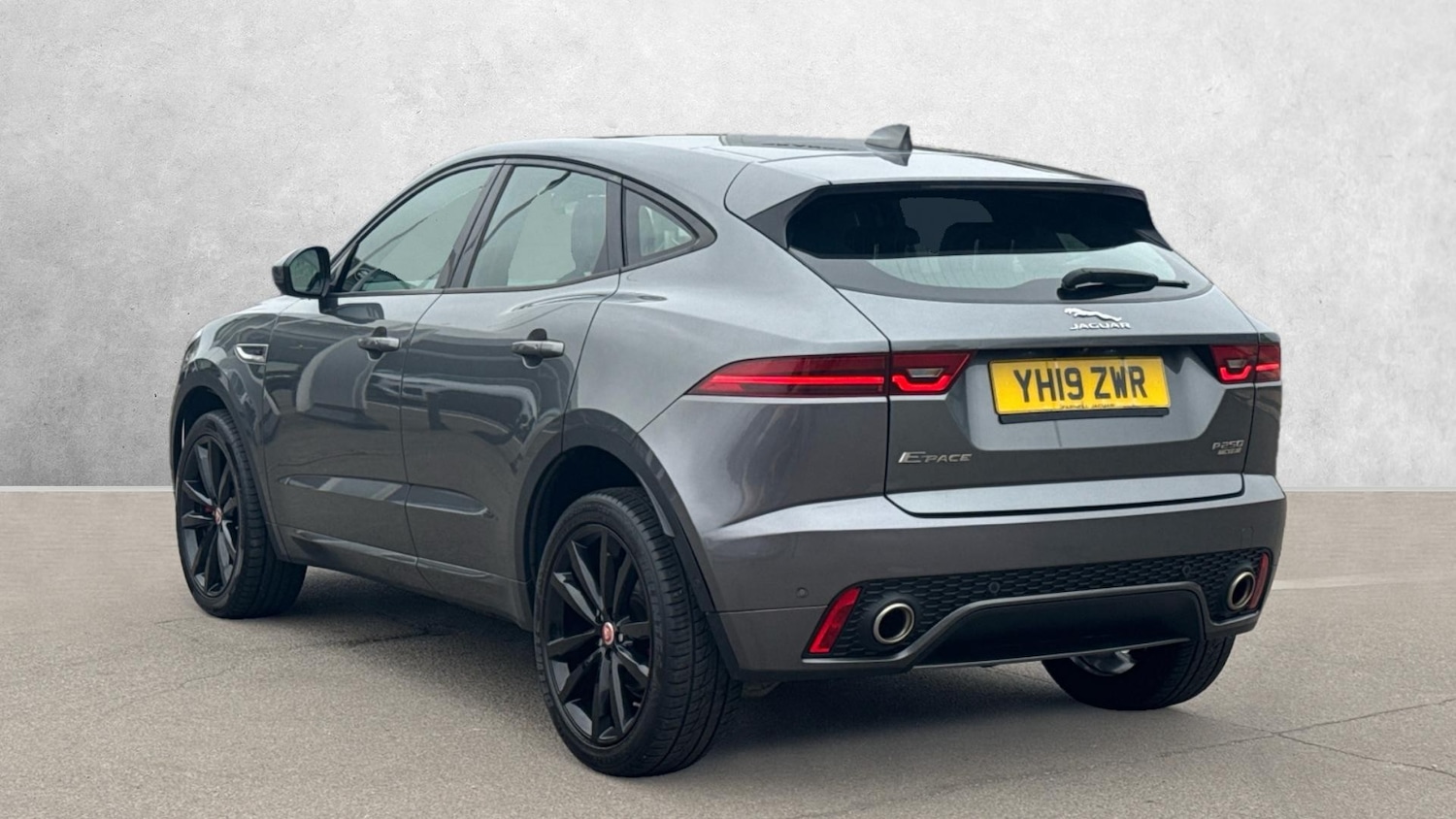 Used Jaguar E-Pace 2019 for sale - 76186959: Photo 2