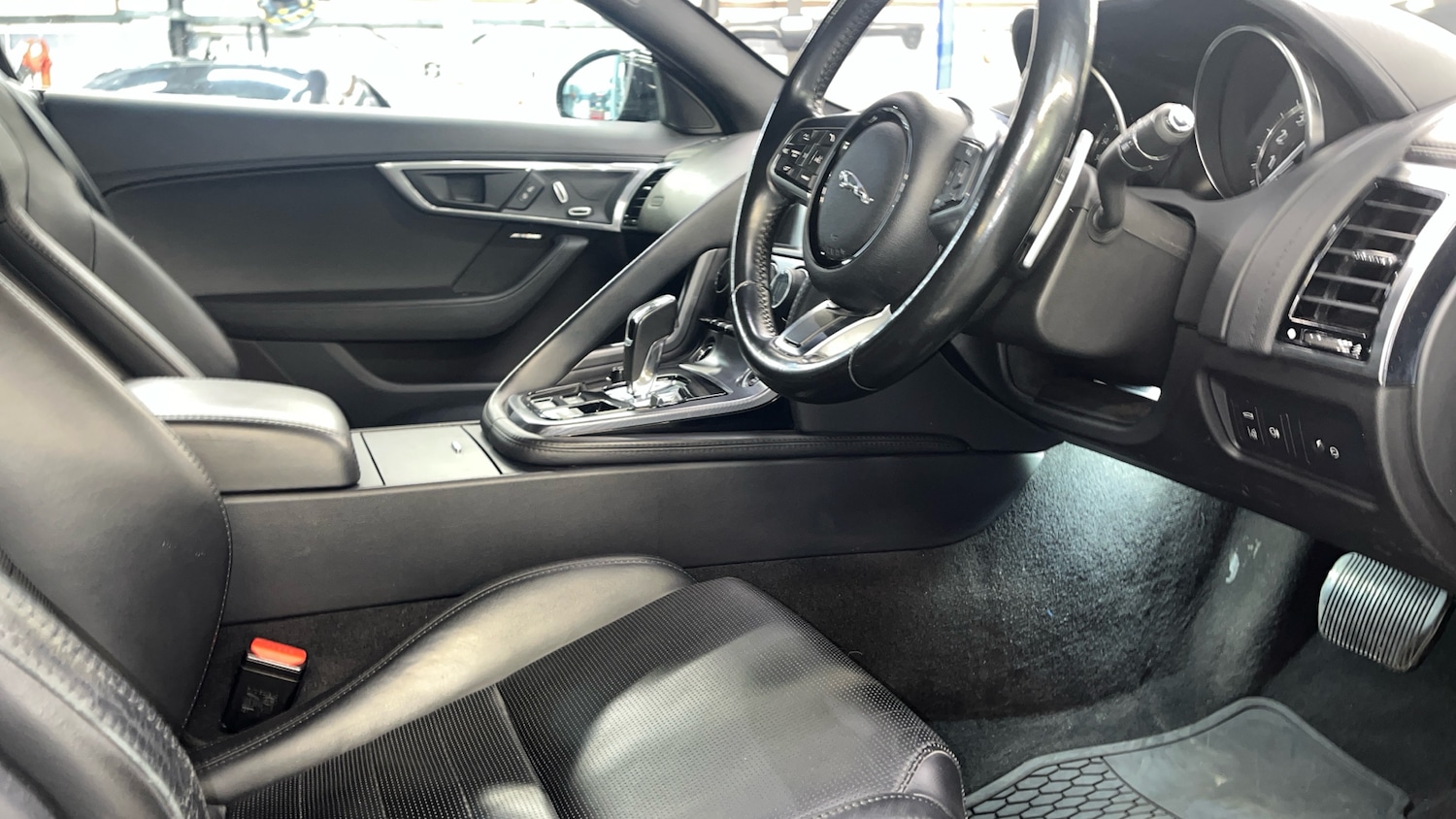 Used Jaguar F-Type for sale - 76687032: Photo 9