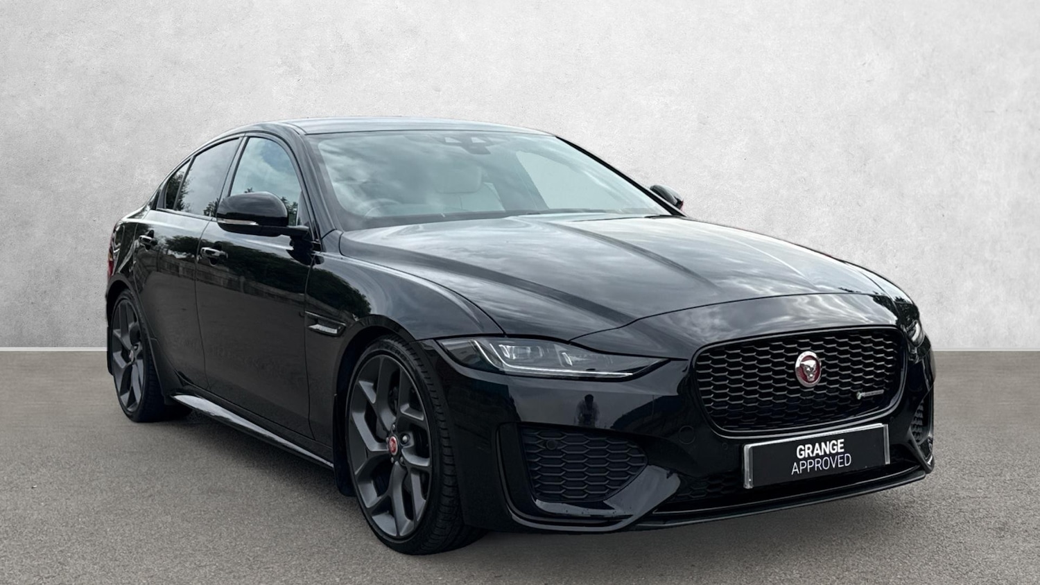 Used Jaguar XE 2020 for sale - 76119573: Photo 1