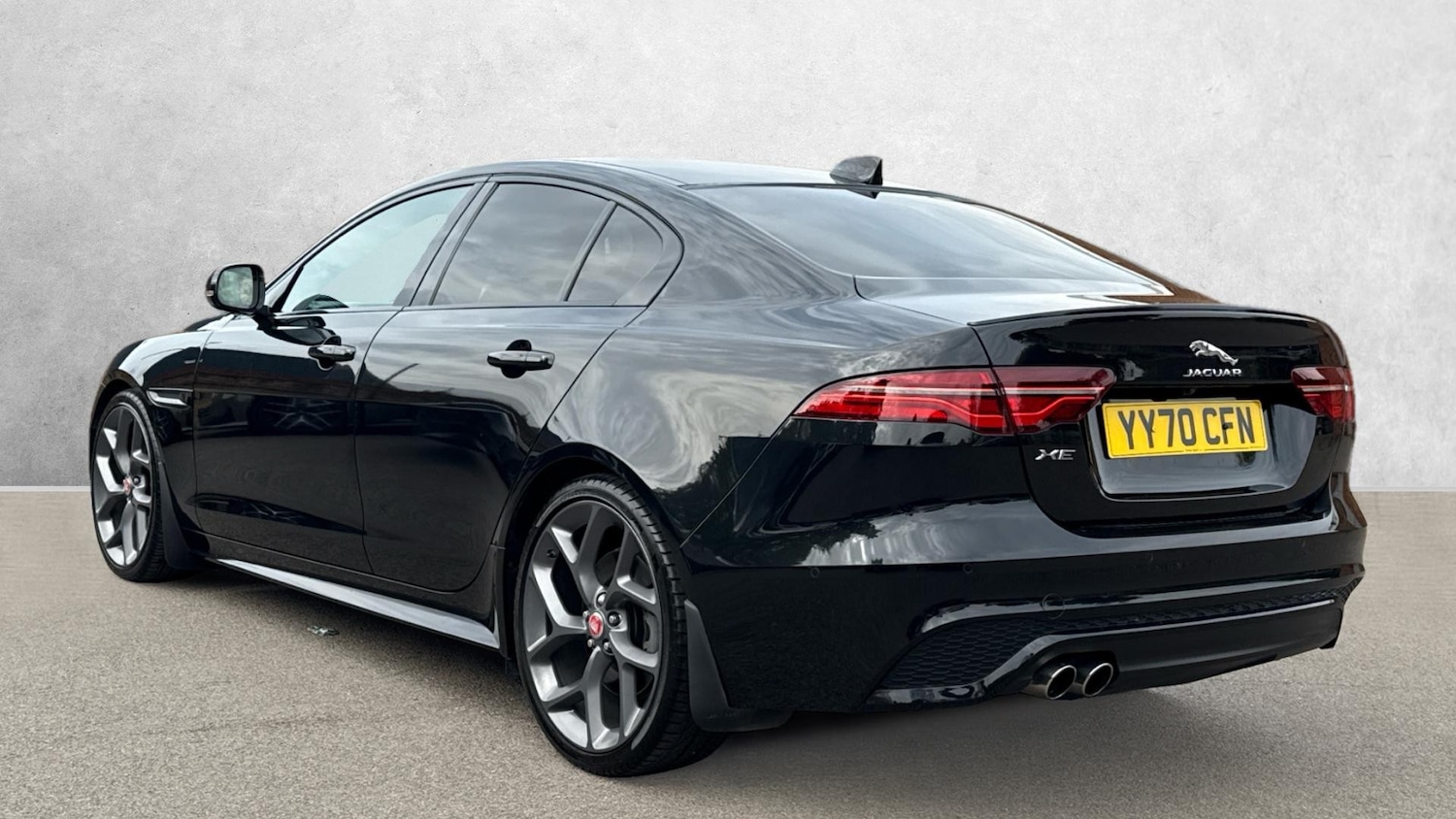 Used Jaguar XE 2020 for sale - 76119573: Photo 2