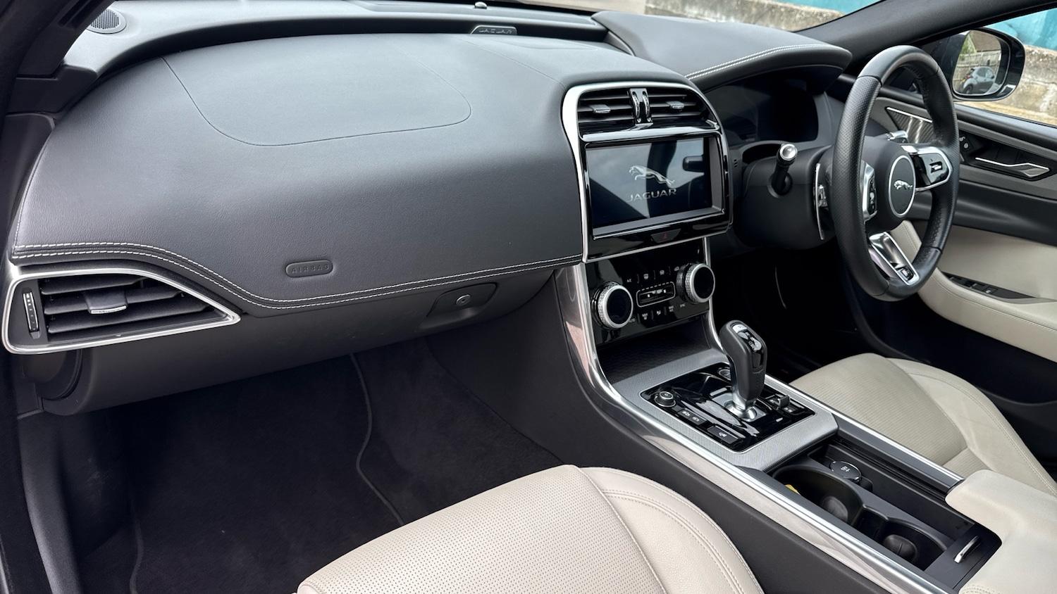 Used Jaguar XE 2020 for sale - 76119573: Photo 23