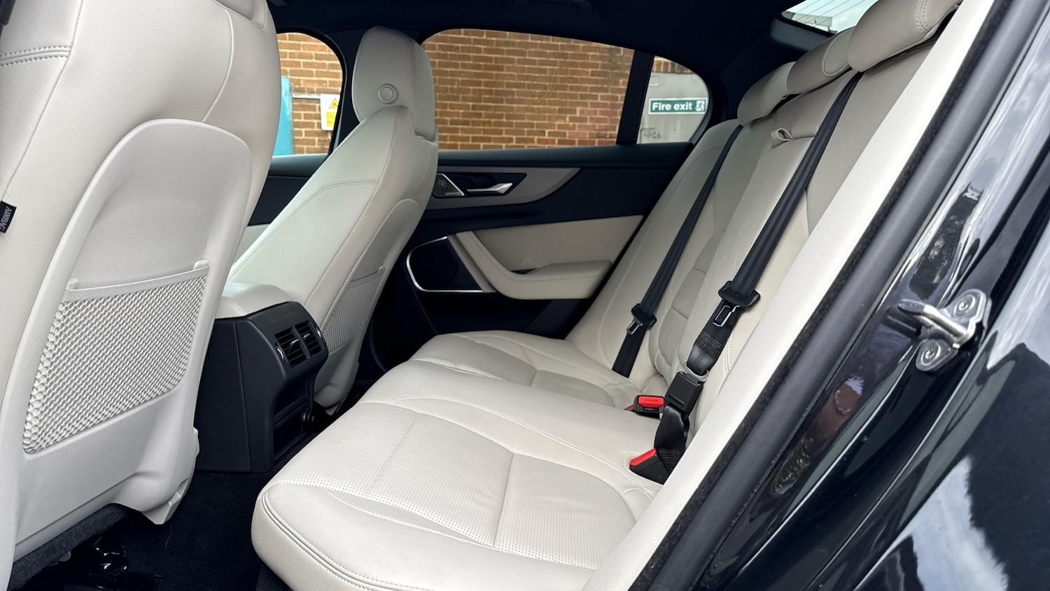 Used Jaguar XE 2020 for sale - 76119573: Photo 4