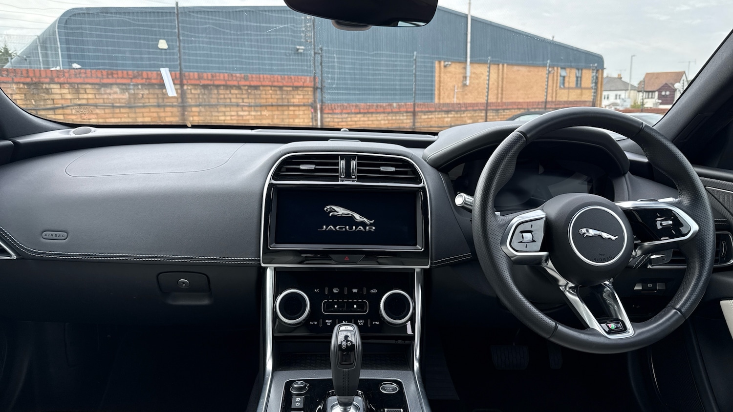 Used Jaguar XE 2020 for sale - 76119573: Photo 9