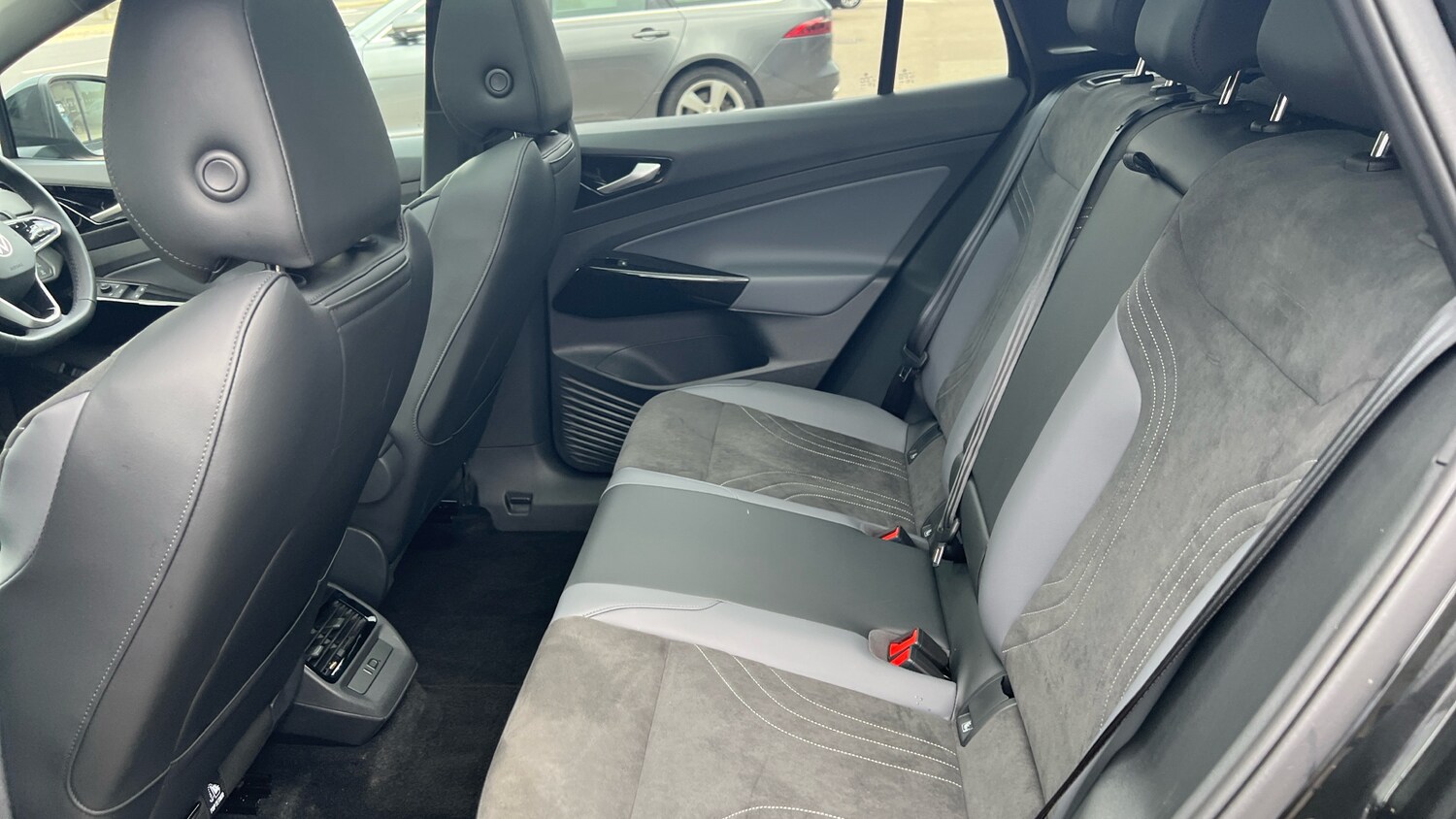 Used Volkswagen ID4 2025 for sale - 75962805: Photo 4