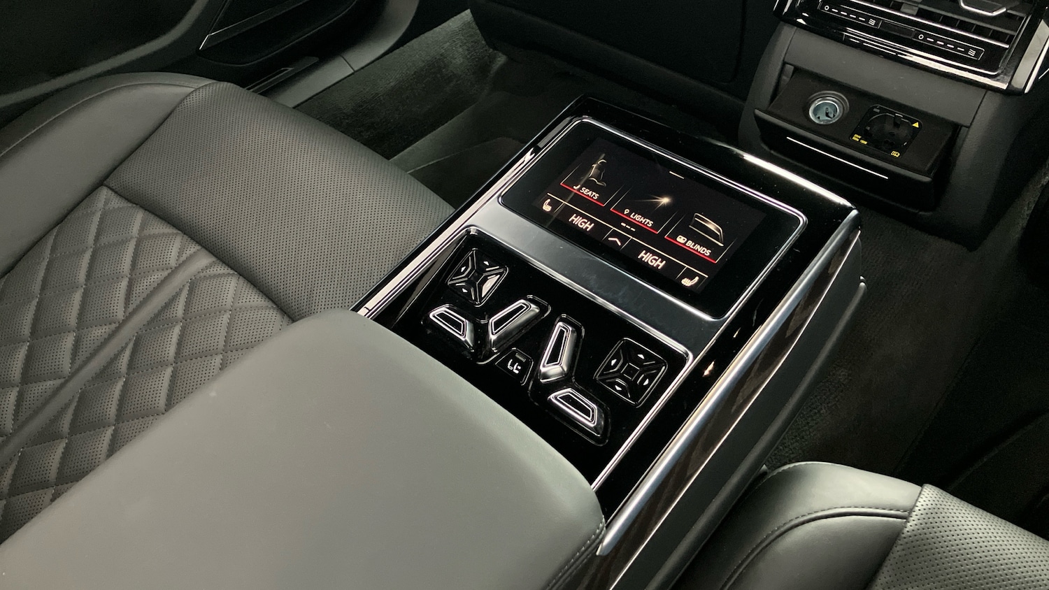 Used Audi A8 2023 for sale - 77921221: Photo 23