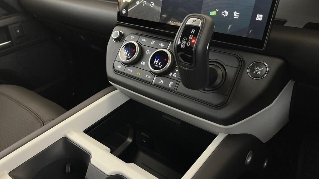 Used Land Rover Defender 2023 for sale - 77689026: Photo 11