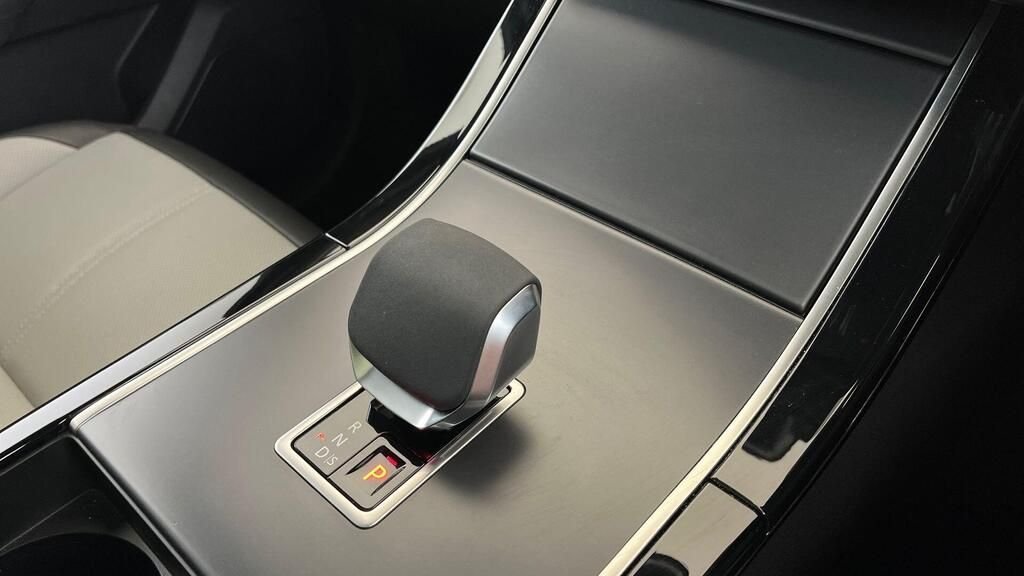 Used Land Rover Range Rover Velar 2023 for sale - 77995326: Photo 9