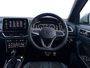 Used Volkswagen T-Roc 2024 for sale - 77692750: Photo