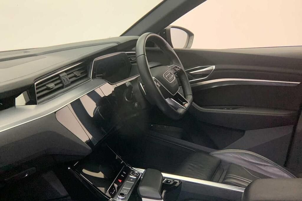 Used Audi e-tron 2023 for sale - 77748444: Photo 10